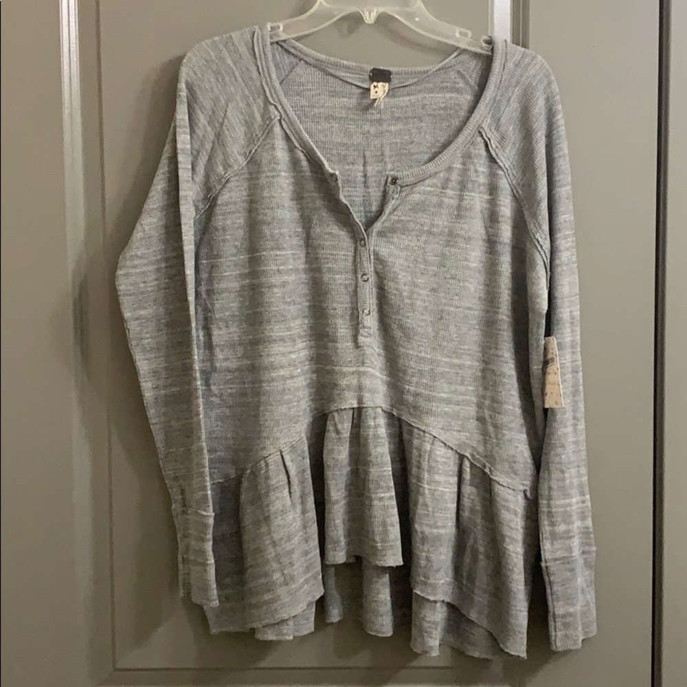Free People gray long sleeve top.  size M.